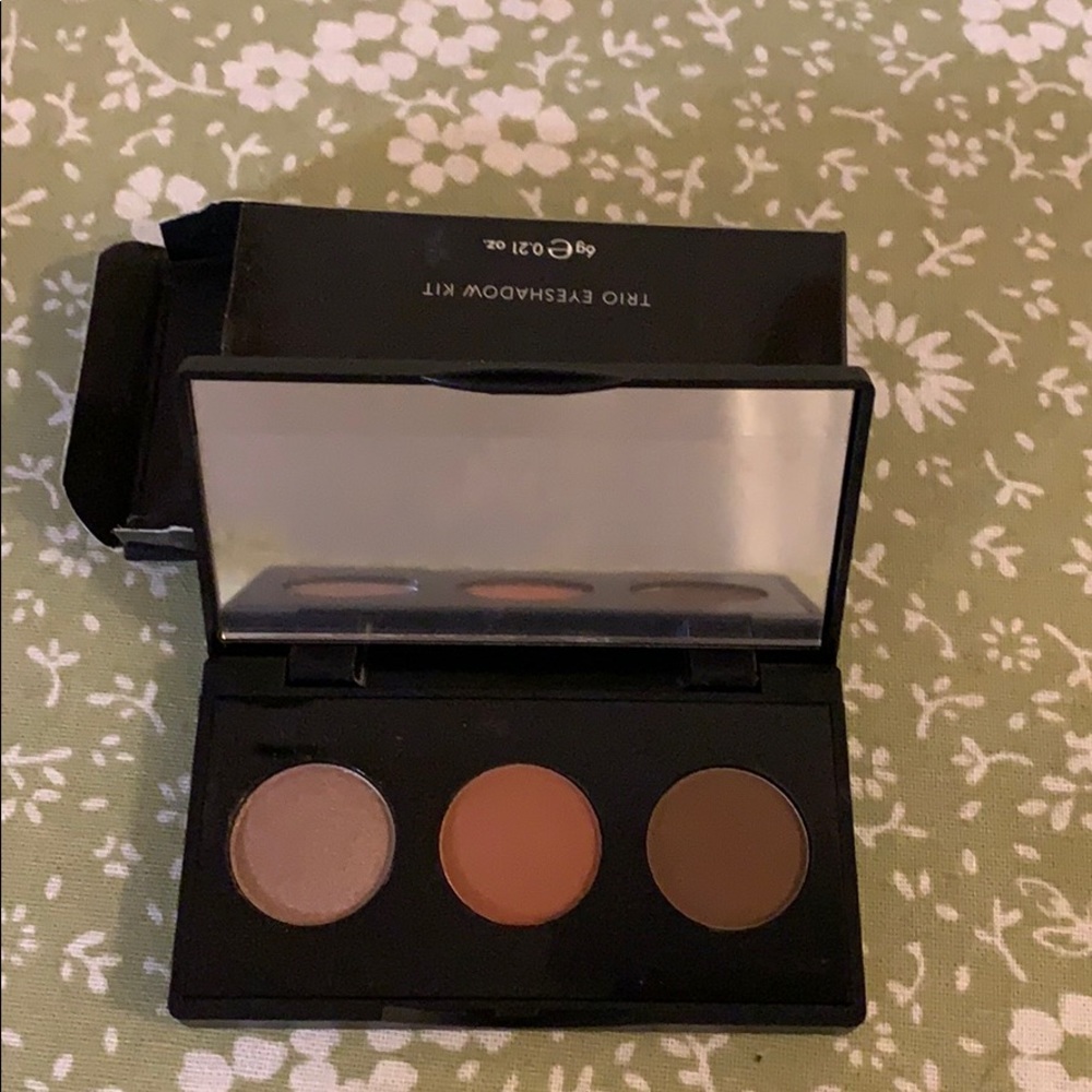 New in Box Farmasi Vice Brown eye shadow